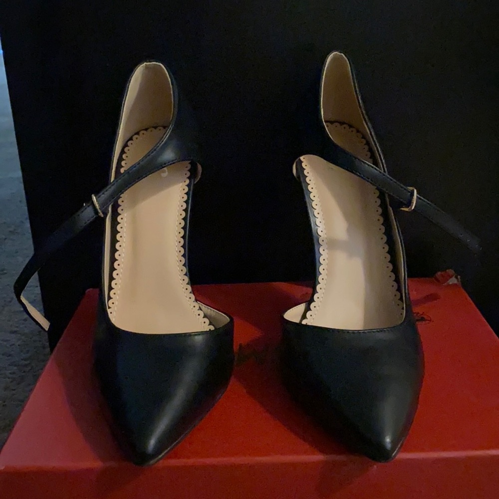 Black Pumps!